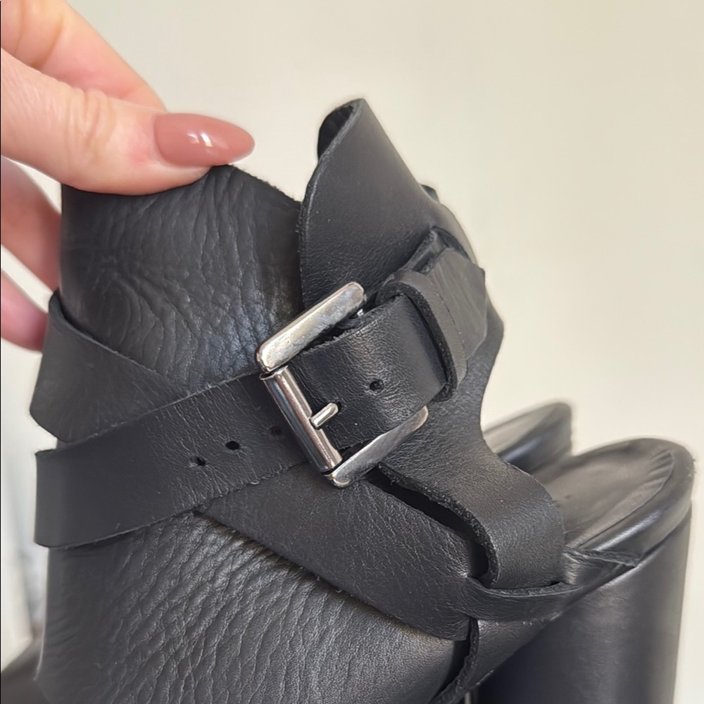 Surface To‎ Air Black Leather Platforms - Picture 5 of 5